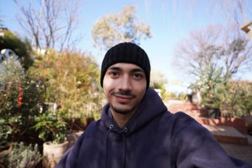 Sony E 11mm F/1.8 Lens - Ultra-Wide Compact Lens for Sony Cameras (SEL11F18) - Image 2